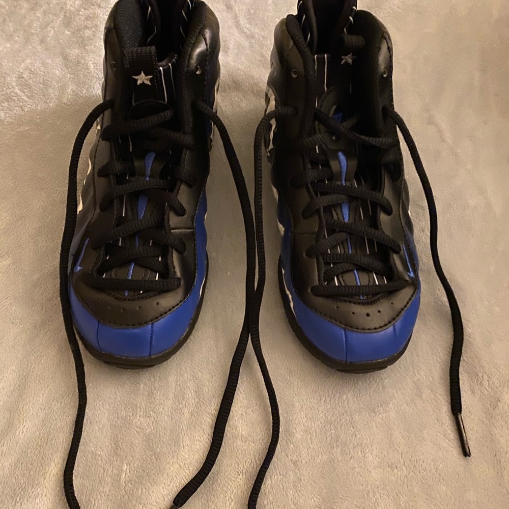 Boys shoes